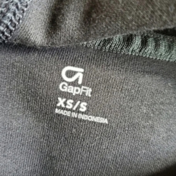 Gap fit black hooded poncho size XS - Picture 8 of 11